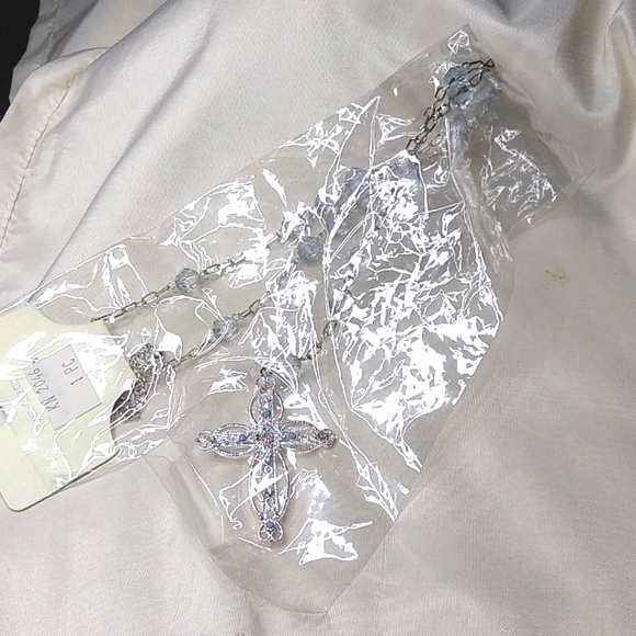 Cross Necklace - Picture 1 of 8